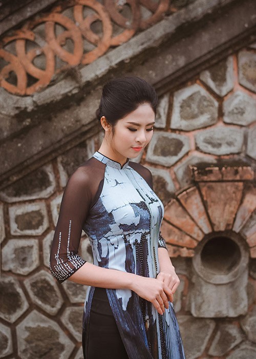 Ngoc Han Tu Anh dien ao dai trong cai lanh thau xuong-Hinh-7